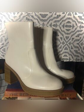 Universal Thread Cream Platform Ankle Boots with Wood-Effect Heel